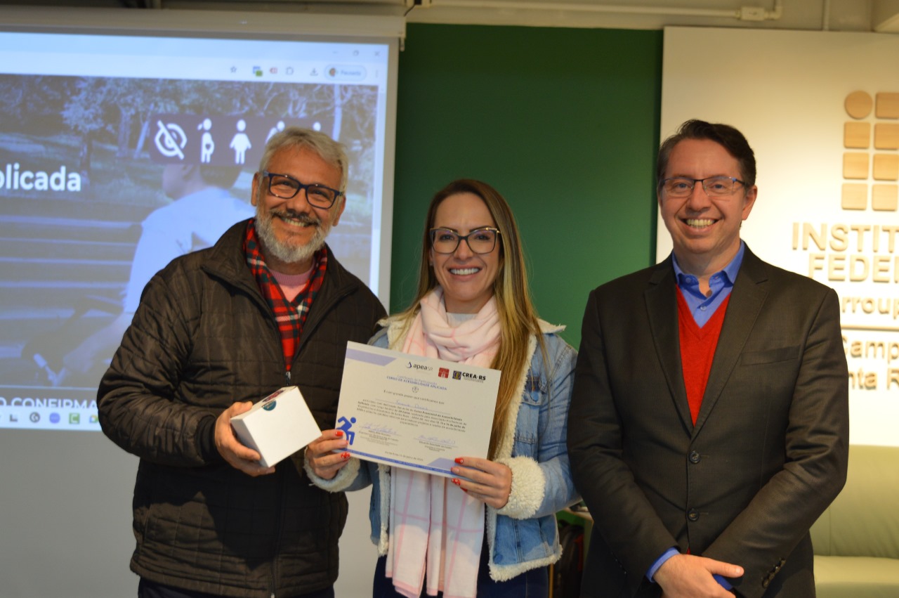 Eng. Airton José Monteiro, Eng. Fernanda Dresch e o arquiteto Eduardo de Castro